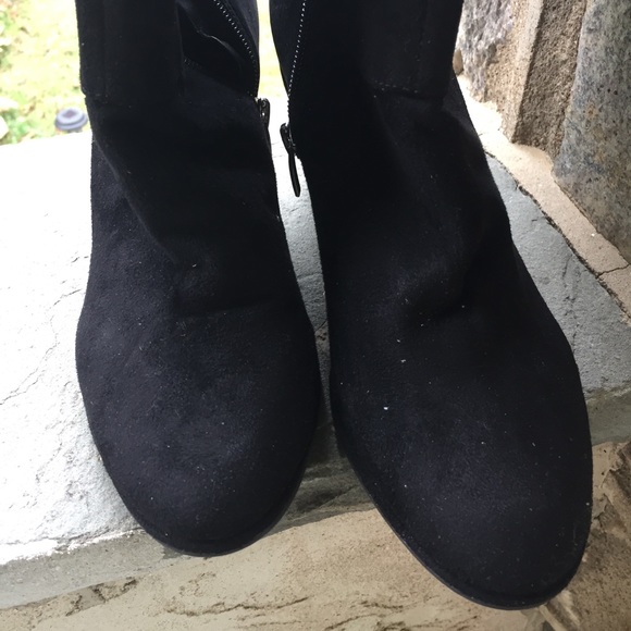 🦋 Marc Fisher Black Suede Knee Boots - 7M - Picture 4 of 7